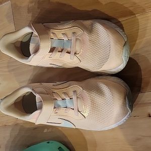 Youth Nike shoes. Size 3